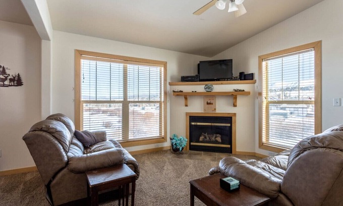 Fraser House | Centrally Located Cozy Townhome in Fraser