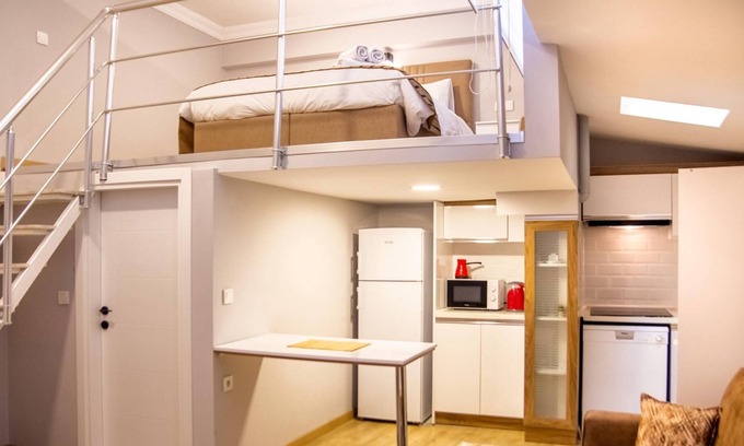 Izmir City Centre Apartment | Centrally Located Fully Furnished Flat in Konak