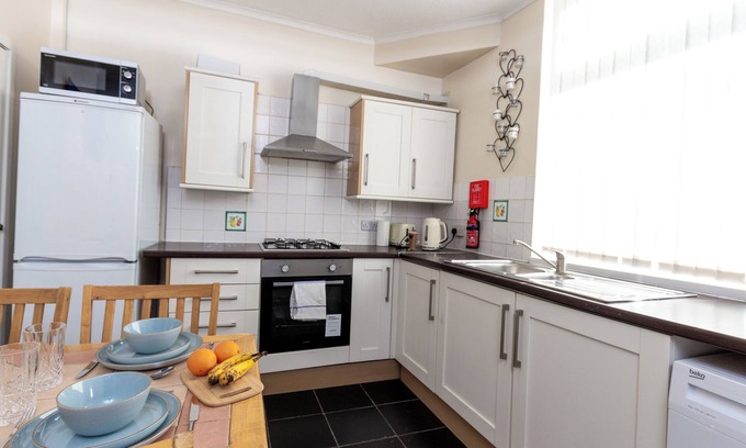Manchester House | Centrally located in Manchester/Failsworth 2 bedroom house for 5 people