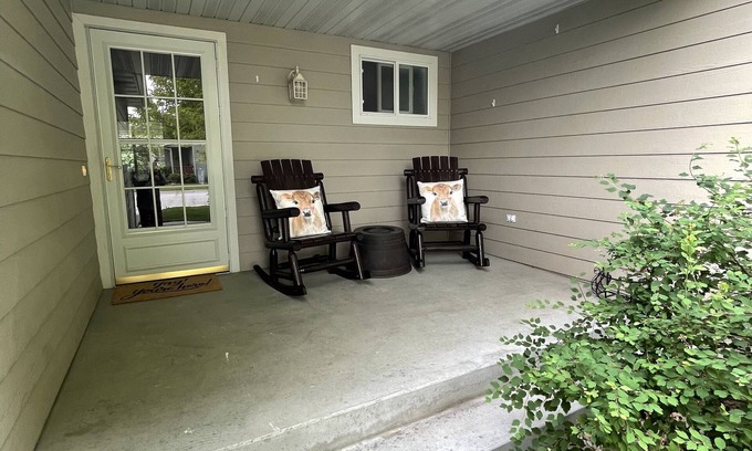 Hamilton House | Centrally located in Hamilton, the heart of the Bitterroot Valley. No pet fee!