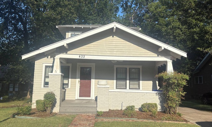 Norman House | Centrally Located Lahoma Bungalow