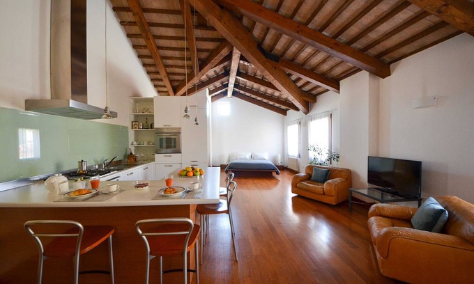 Castello Apartment | Centrally Located Minimalist Open Space Loft in Castello