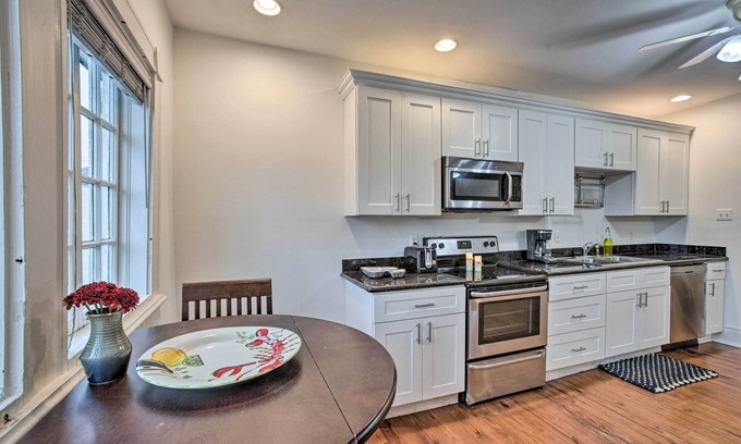 Milan Apartment | Centrally Located New Orleans Condo w/Yard!