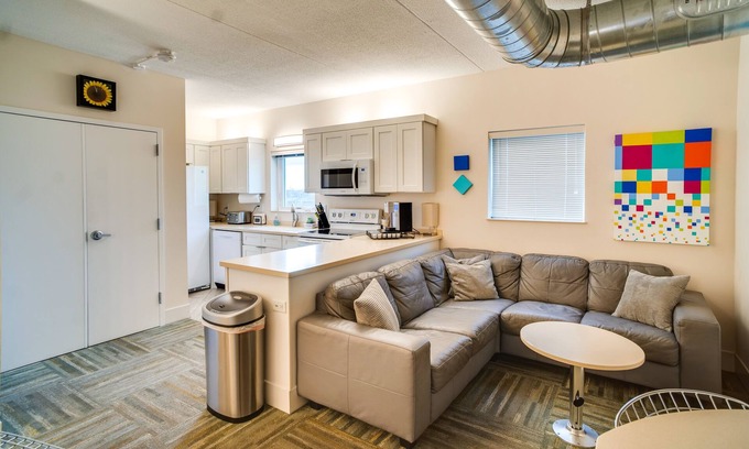 Historic Edgefield Condo | Centrally Located Nashville Home: 3 Mi to Broadway