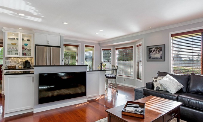 Oak Harbor House | Centrally Located Oak Harbor Home