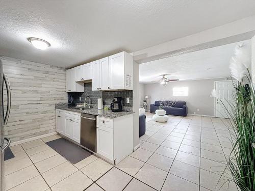 Tampa House | Centrally Located Pet Friendly Open Floor Plan