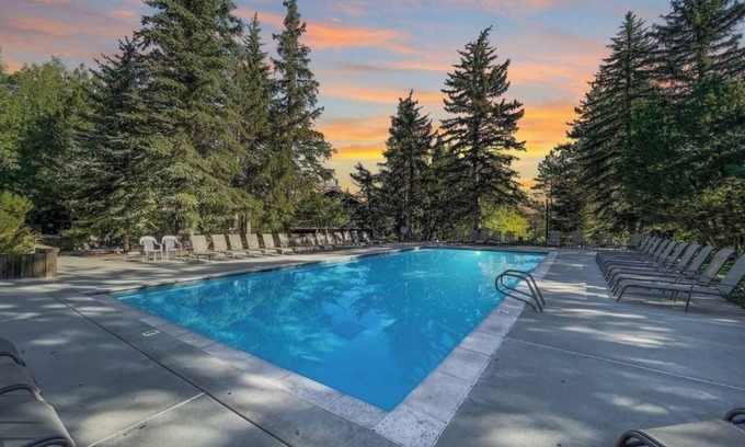 Park City Condo | Centrally located quiet condo in Park City tucked beneath the Canyons Ski Resort