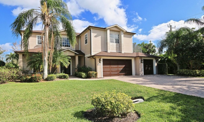 Naples House | Centrally Located Single Family Home