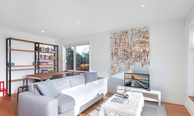 Courtenay House | Centrally Located Suite