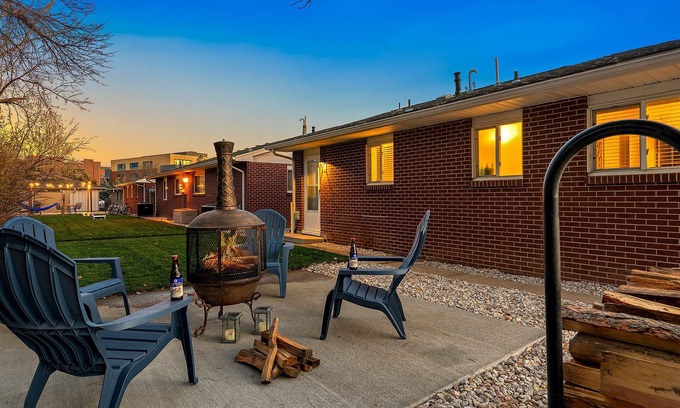 University Acres Condo | Centrally Located Townhome Near PVH - Dog Friendly