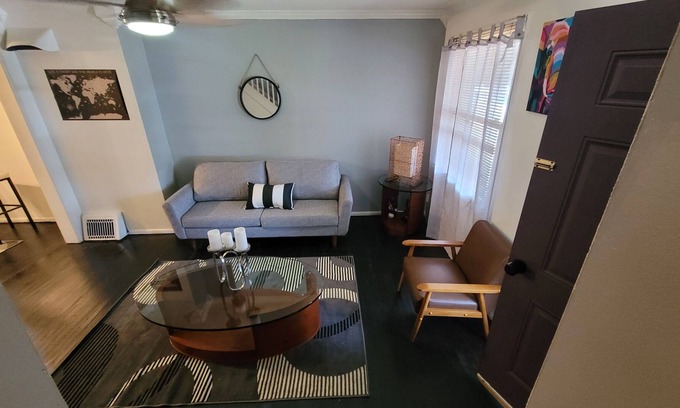 Brooklyn House | Centrally located townhome