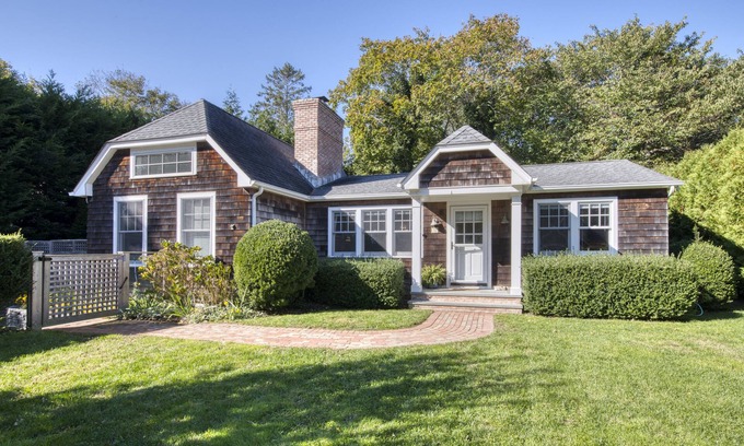 East Hampton North House | Centrally located East Hampton Beach Cottage!