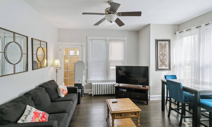 Libertyville Apartment | Centrally Located near downtown Libertyville