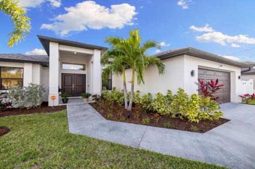 Pelican House | Centrally Located - Waterfront Pool Home Convenient Location