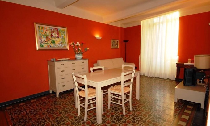 Levanto Apartment | CENTRALLY quiet and typical residence -150 mt. from the sea