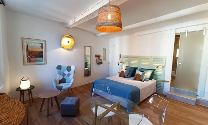 L'Isle-sur-la-Sorgue Apartment | Centre historique studio rénové avec vue