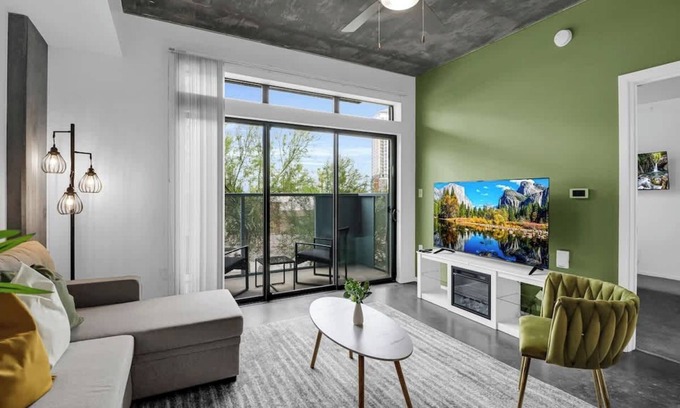 Evans Churchill Apartment | Centric 1BR In HEART of DTPHX Free Parking + Pool