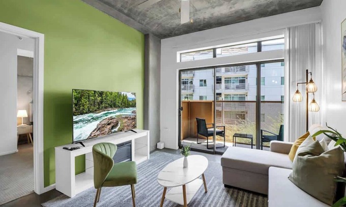 Evans Churchill Apartment | Centric 2BR In HEART of DTPHX Free Garage Parking
