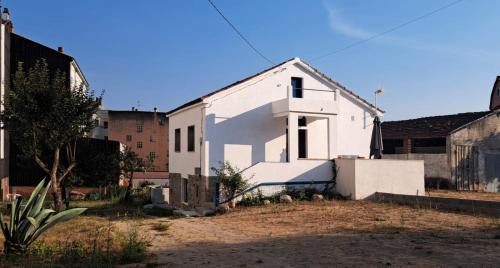 Chantada House | Cesarina Urban Rural House