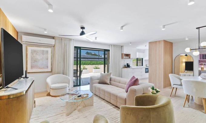 Mermaid Beach Apartment | Cest Mermaid A Stunning Beachside Escape