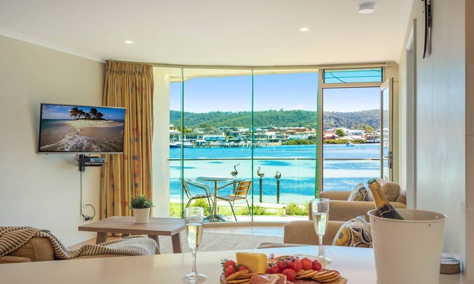 Merimbula Apartment | Cetacea Luxury Apartments - 3 Bedroom Lake View Apartment