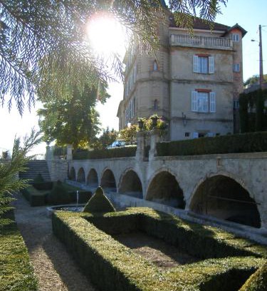 Valensole Bed & Breakfast | Château du Grand Jardin