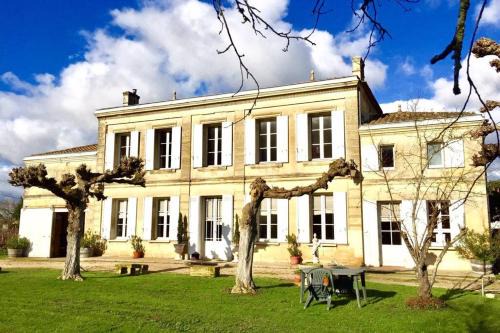 Saint-Magne-de-Castillon House | Château Roseyrol proche Saint-Emilion