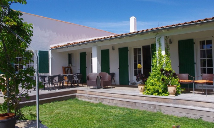 Saint-Clement-des-Baleines House | CHARMING, SPACIOUS and QUIET HOUSE 295 rue de la Digue - 17590 St Clément