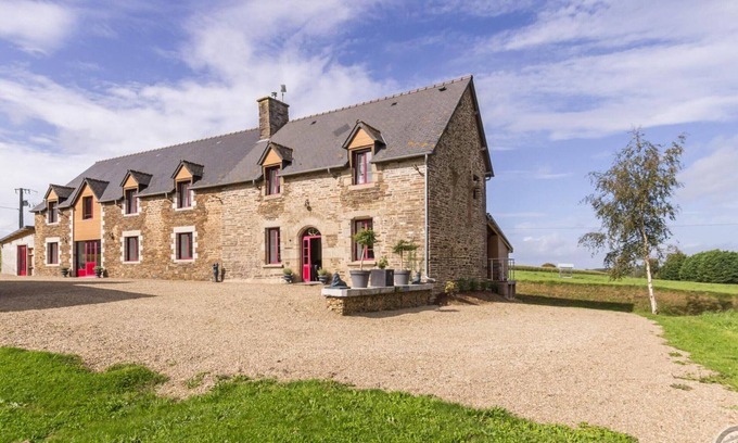 Saint-Laurent-de-Terregatte Cottage | Charming cottage with garden, WIFI and pets allowed in Saint-Laurent-de-Terregatte
