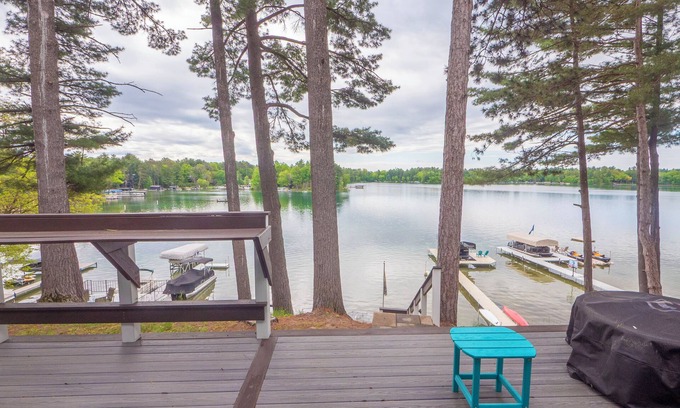 Waupaca House | Chain Lakefront Retreat Awesome Sandbar Newly remodeled