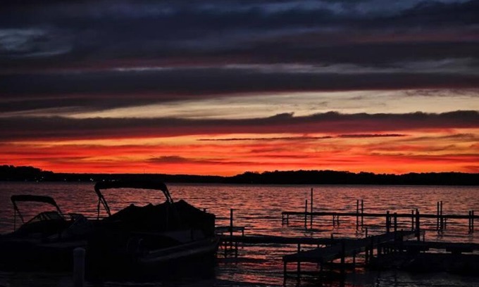Ingleside Apartment | Chain O' Lakes Beach Penthouse with Lake Access