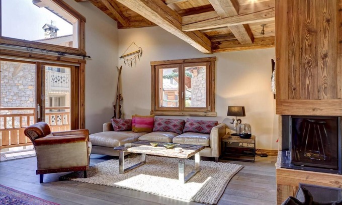 Le Praz Ski Chalet | Chalet, 100m from resort center, balcony, fireplace or stove, tv, 150m², Courchevel