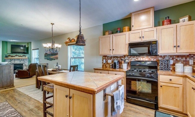 Government Camp Ski Chalet | Chalet 106 at the Official Collins Lake Resort