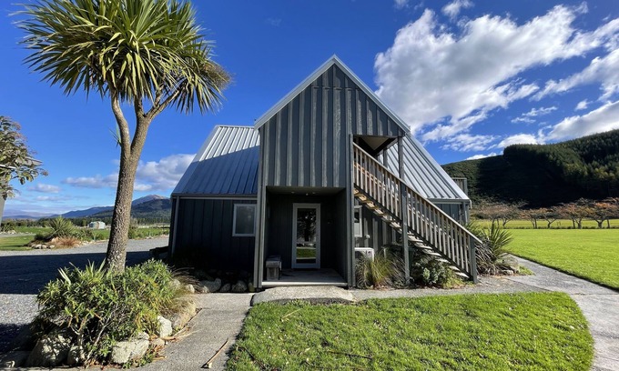 Methven Ski Chalet | Chalet 3 (5 Bed) Pudding Hill