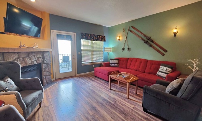 Government Camp Ski Chalet | Chalet 68 at the Official Collins Lake Resort