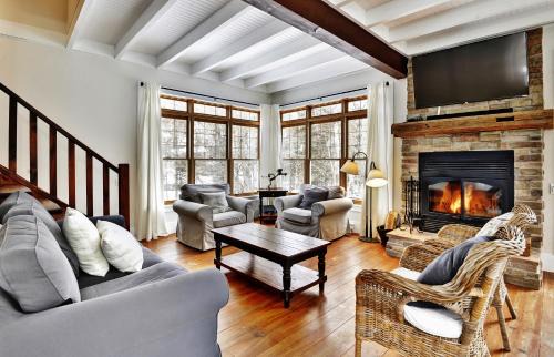Stoneham Ski Chalet | Chalet 9023 Chemin des Alpages by Les Chalets Alpins