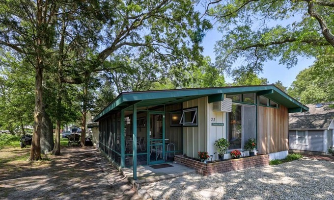 Town Bank House | Chalet by the Bay. 2 bedroom 1 bath Pet Friendly Close to Bay Beaches