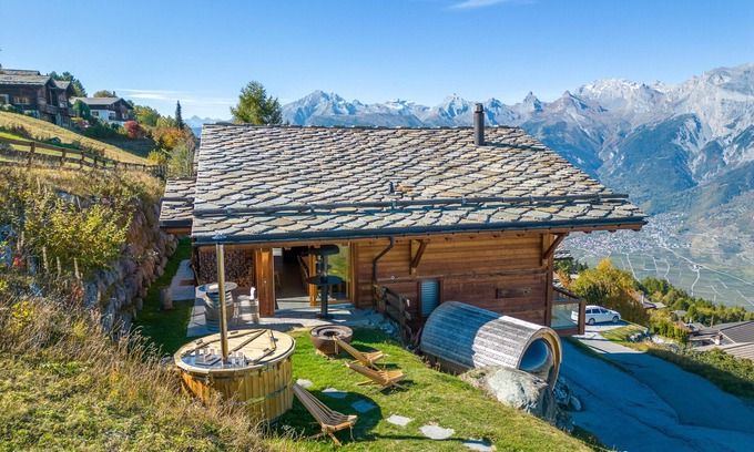 Saint-Pierre-de-Clages Ski Chalet | Chalet Ciel Etoilé - vue splendide