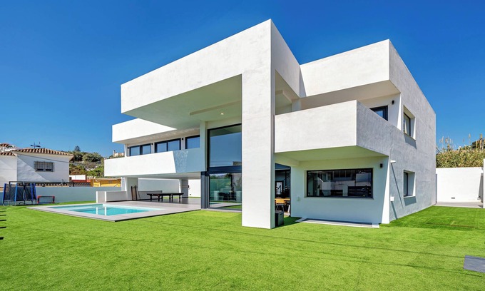 Torremolinos Ski Chalet | Chalet con Piscina Villaspainexperience