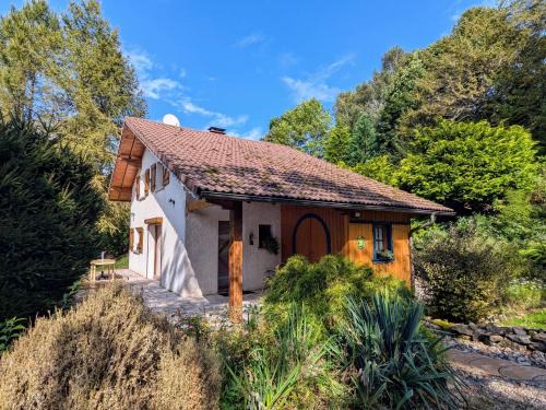 Anould House | Chalet de Montagne Chaleureux avec Cheminée, Terrasse et Proche Ski - FR-1-589-2