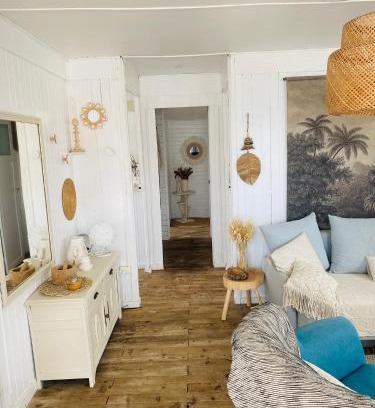 Gruissan Plage Ski Chalet | Chalet de plage, authentique !