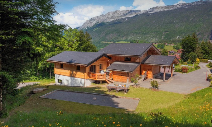 Saint-Jean-de-Sixt Ski Chalet | Chalet Elomaz for 14 (13 adults max) La Clusaz, indoor pool - OVO Network