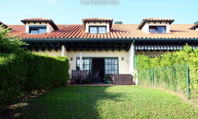 San Vicente de la Barquera House | Chalet Adosado Proa - Parking y jardín con impresionantes vistas a la Ría de San Vicente de la Barquera
