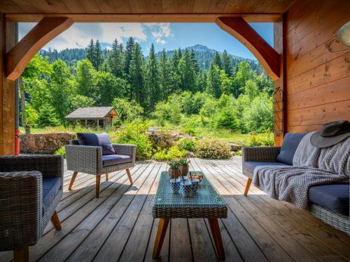 Les Prodains Ski Chalet | Chalet Evelyn - OVO Network