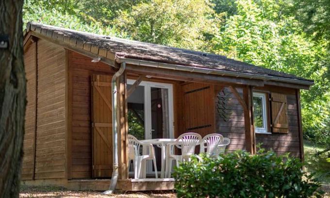 Sauveterre-de-Rouergue Ski Chalet | Chalet for 4 with Terrace, Outdoor Dining - 2 Bedrooms