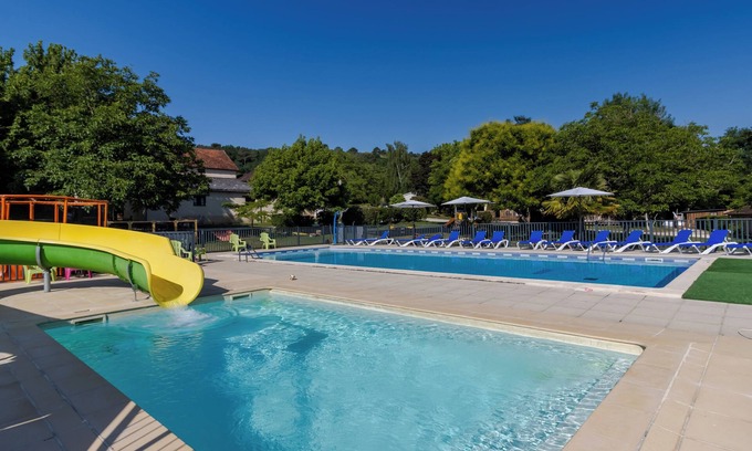 Saint-Martial-de-Nabirat Ski Chalet | Chalet 'Cottage 6 Personnes' with Shared Pool, Wi-Fi and Air Conditioning