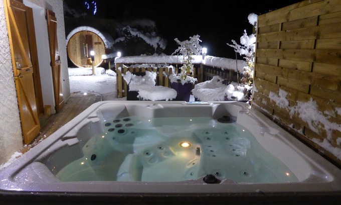 Thones Ski Chalet | Chalet Haute Savoie sauna jacuzzi private Quiet comfort wifi domaine du fraizier