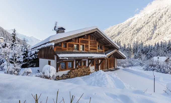 Chamonix-Mont-Blanc Ski Chalet | Chalet Hermine 5*, Hot Tub and Sauna, Les Chosalets