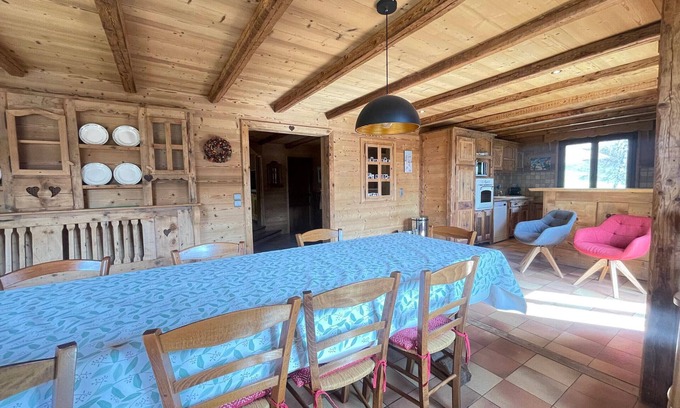 Flumet Ski Chalet | Chalet in Flumet for 8 guests with terrace and WiFi
