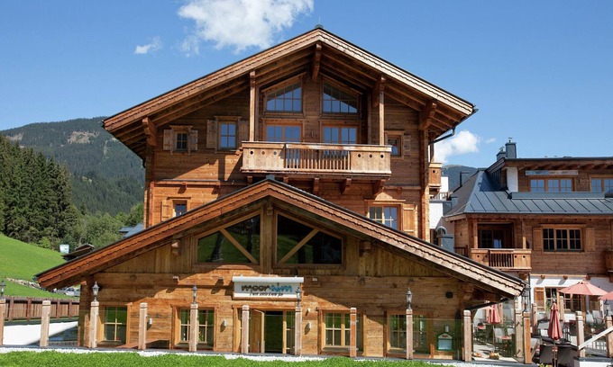 Schonbach Apartment | Chalet in Kirchberg near Ski Lift & Sauna